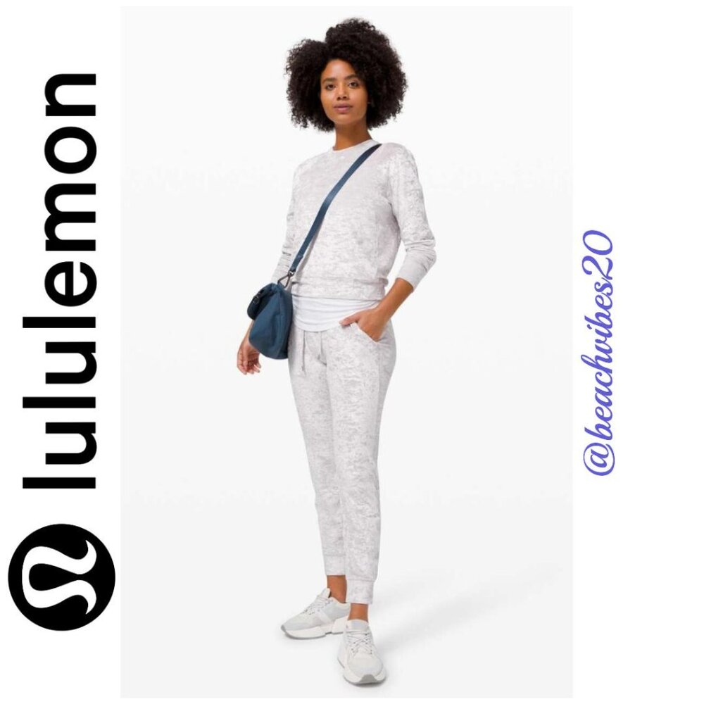 LULULEMON ATHLETICA Warm Down Crew *Crushed Velvet Chrome 8 EUC LL-116